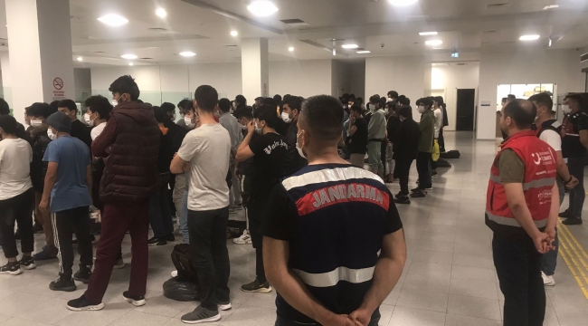 Afganistanlı 236 kaçak sınır dışı edildi