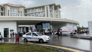 Ambulans şoförü, Sağlık Bakanlığı'nı protesto etti