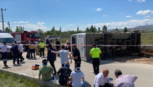 Ankara'da işçi servisi devrildi: 19 yaralı var