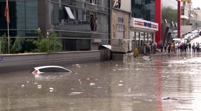 Ankara'da sağanak yağmur sele neden oldu