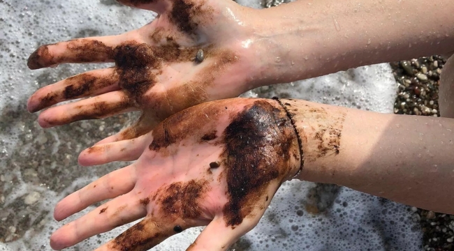 Antalya sahillerini petrol atıkları sardı