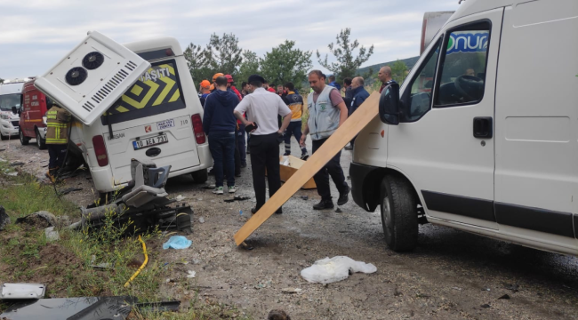 Balıkesir'de trafik kazası: 8 ölü, 10 yaralı