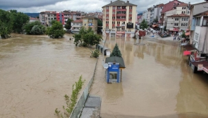Batı Karadeniz'de sel hayatı olumsuz etkiledi