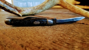 Bir Cezayirli sırtındaki bıçağı 26 yıl sonra fark etti