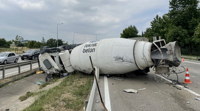 Bursa'da bir beton mikseri karşı şeride geçti: 4 ölü