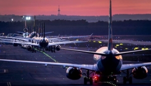 Hollanda'da personel eksikliği uçuşları etkiledi