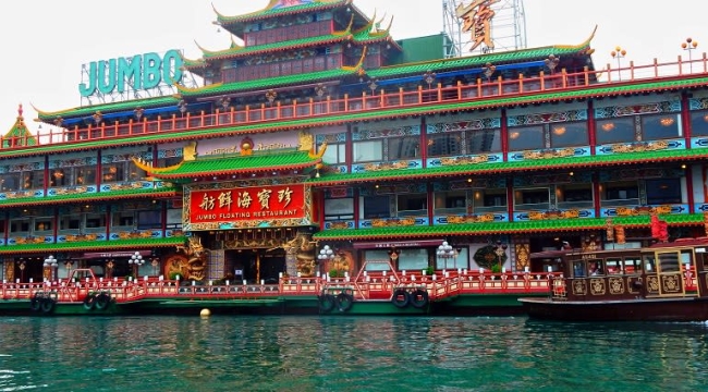 Hong Kong'un yüzen lokantası battı