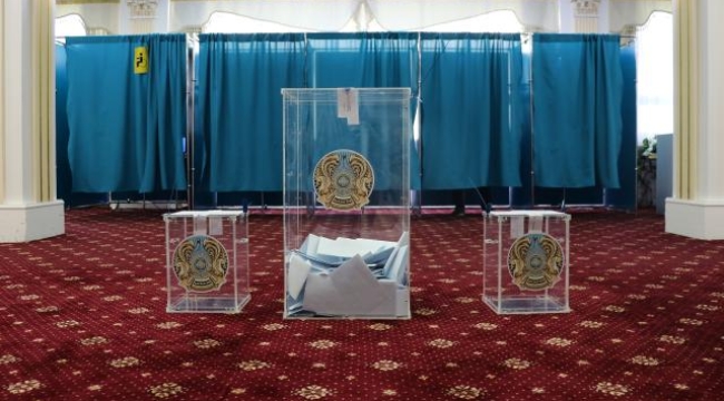 Kazakistan, anayasada değişikliğe "evet" dedi