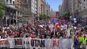 Madrid'de binlerce kişi NATO karşıtı gösteri yaptı