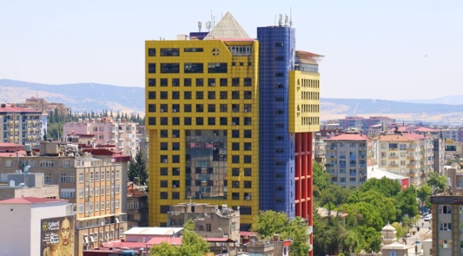 Maraş'taki "Dünyanın en saçma binası" yıkıldı