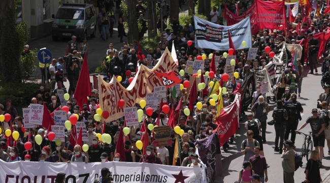 Münih'te G7 Zirvesi protesto edildi