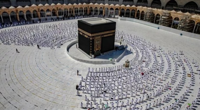 Suudi Arabistan: Kabe'ye yüz sürmek yasak