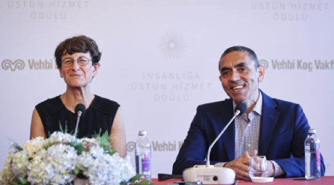 Türeci ve Şahin'e Üstün Hizmet Ödülü verildi