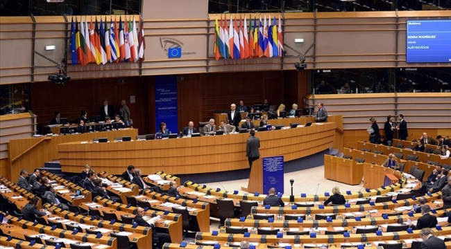 Ukrayna ve Moldova AB için "aday ülke" olacak