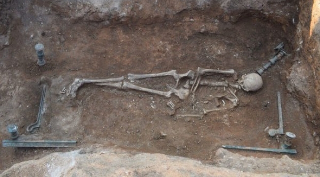 Yunanistan'da 21 asırlık kadın iskeleti bulundu