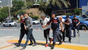Alanya'da 5 sahte MİT'çi gözaltına alındı