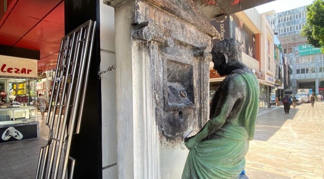 Antalya'da Roma figürlü heykel benzinle yakıldı
