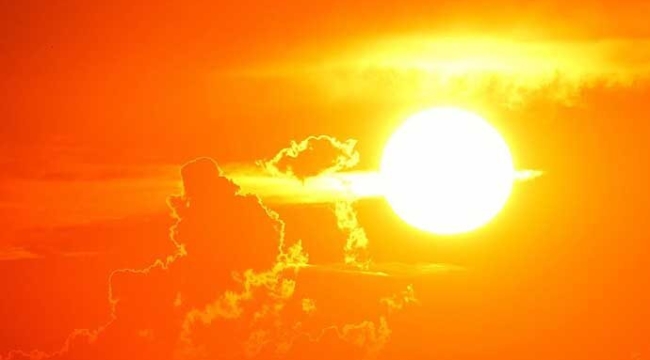 Antalya'da, sıcaklıklar artmaya devam ediyor