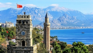 Antalya'da turist sayısı 2021'e kıyasla %107 arttı