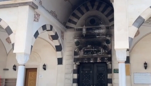 Antep'te bir caminin kapısı benzin dökülüp yakıldı