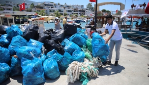 Belediye, Bodrum koylarında temizlik yaptı
