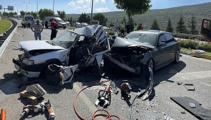 Denizli'de iki otomobil çarpıştı: 1 ölü, 7 yaralı