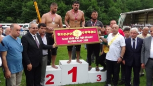 Faruk Akkoyun, Yaraşlıyörük'te başpehlivan oldu