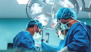 Hollanda'da yapay kalp takılan ilk hasta öldü