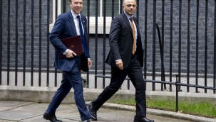 İngiltere'de Maliye ve Sağlık Bakanları istifa etti