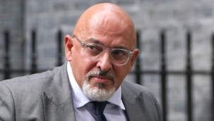 Johnson, Eğitim Bakanı'nı Maliye Bakanı yaptı