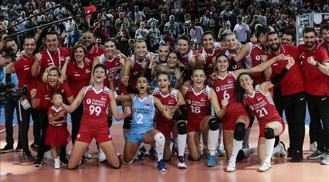 Kadın Voleybol Milli Takımı, Sırbistan'ı 3-0 yendi