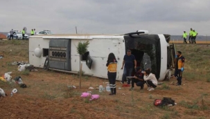 Kayseri'de tur otobüsü devrildi: 30 yaralı