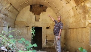 Defineciler, Kocaeli'deki tümülüsü tahrip etti