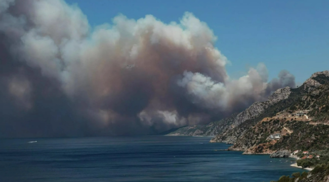 Midilli Adası'nda orman yangını