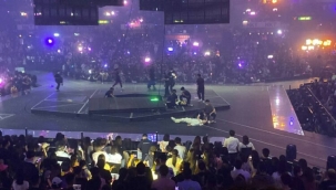 H. Kong'da konserde ekran düştü: 2 dansçı yaralı
