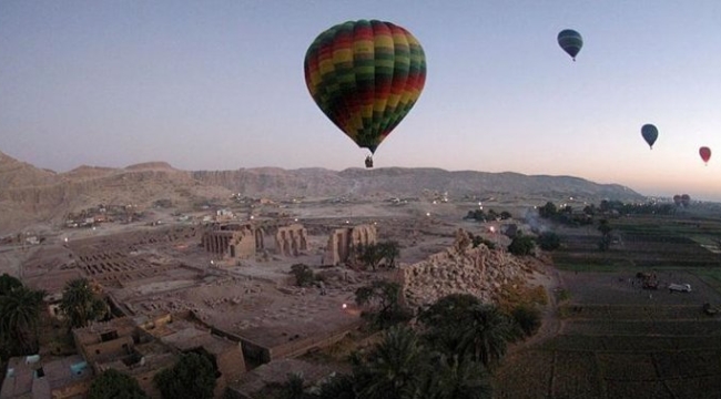 Mısır'da 2 sıcak hava balonu çarpıştı: 1'i düştü