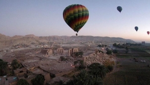 Mısır'da 2 sıcak hava balonu çarpıştı: 1'i düştü