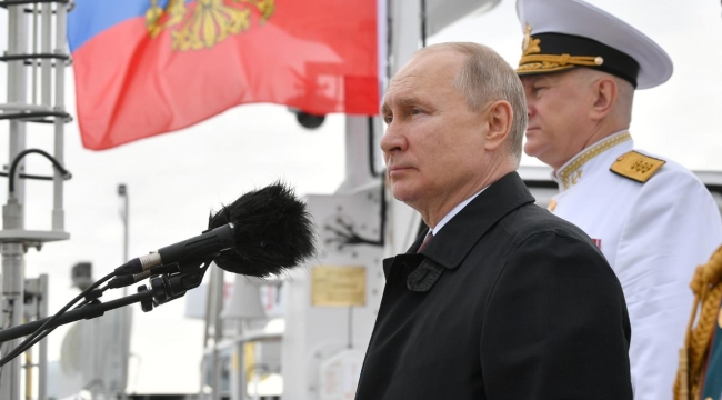 Putin, Rusya'nın yeni deniz doktrinini imzaladı