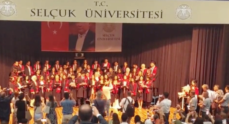 Selçuk Tıp'da Hekimlik Andı'na "ucuz" müdahale!