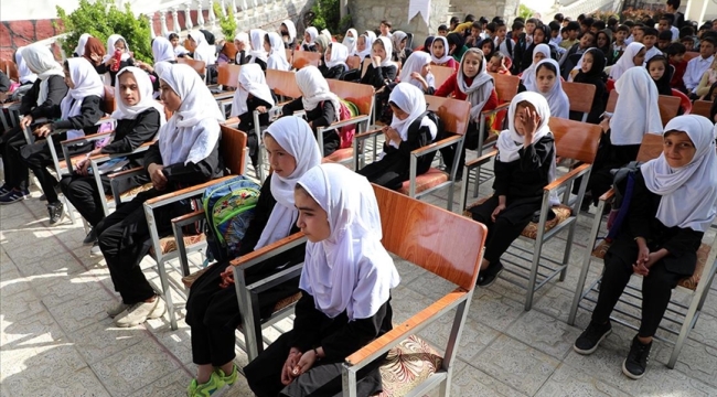 Taliban, 1,2 milyon kız çocuğunu okula göndermiyor