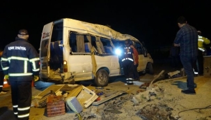 Uşak'ta trafik kazası: 14 yaralı, 1 ölü var