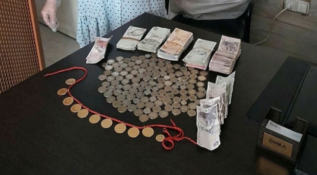 Afyon'da dilencinin üzerinden para ve altın çıktı