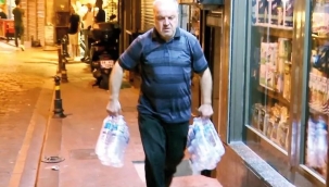 Arctic Monkeys'i kovan bakkal: "Bağırmam yanlış"