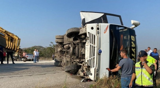 Balıkesir'de midibüs kazası: 2'si ağır 17 yaralı 