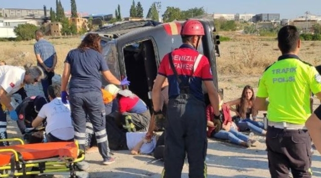Denizli'de iki minibüs çarpıştı: 14 yaralı