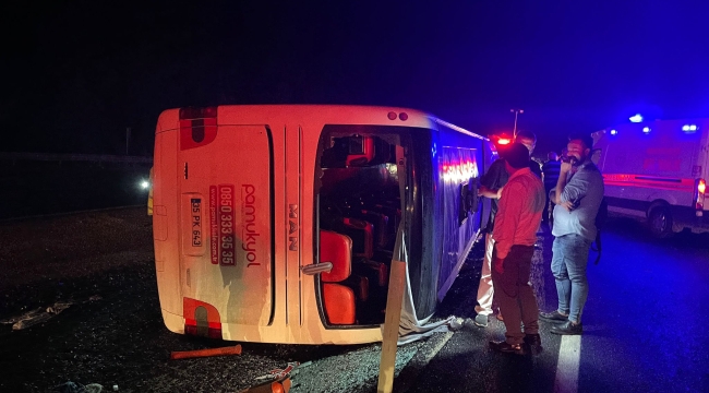 Denizli'de yolcu otobüsü devrildi: 28 yaralı var