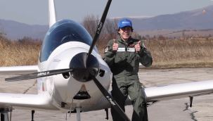 17 yaşında tek başına dünyayı turlama rekoru kırdı