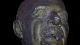 Kırşehir'de Neşet Ertaş'ın heykeline saldırdılar