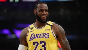 Lebron James 2 yıl daha Lakers'ta oynayacak