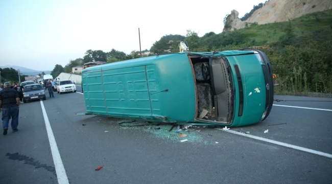 Ordu'da minibüs ile otomobil çarpıştı: 17 yaralı